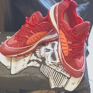 Nike Air Max 98 in Red